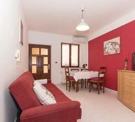 Apartment Moniva *